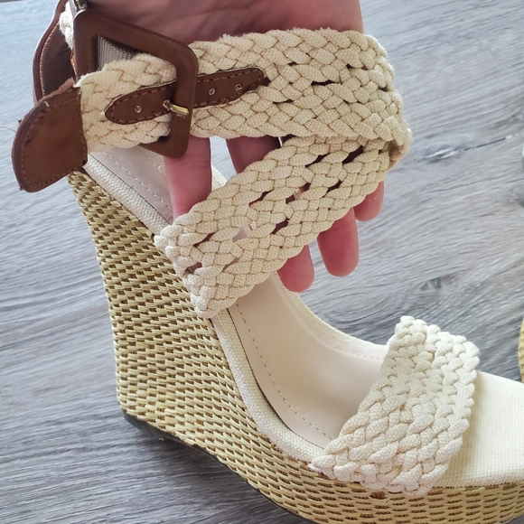 Beige Rue 21 etc Wedge Sandals Size M 7/8 - Picture 2 of 8